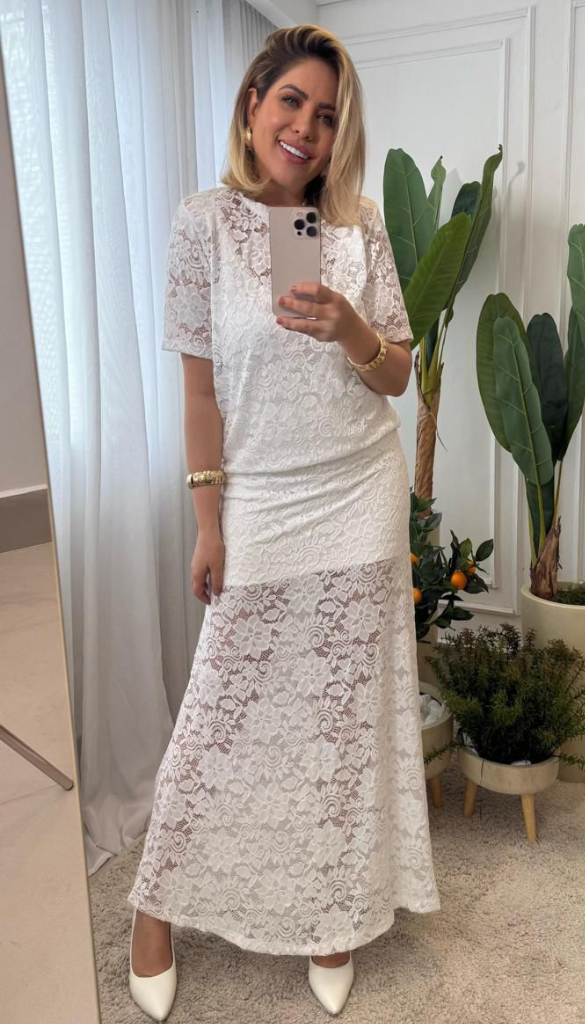 Saia Renda Rosas Luxo